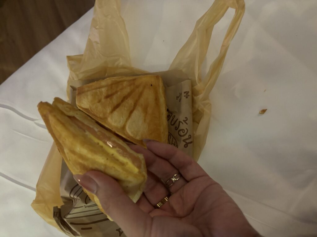タイのコンビニホットサンド