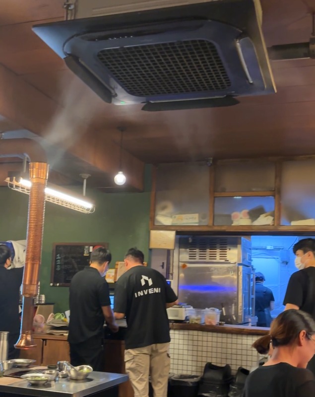 クムデジ食堂の店内