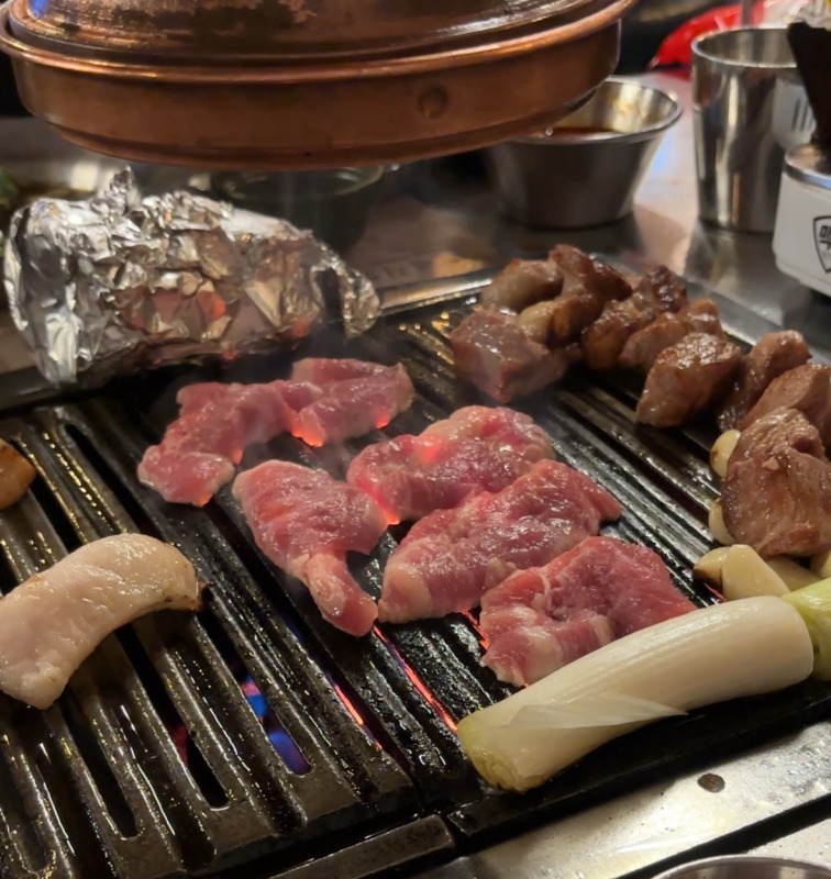 金豚食堂の焼いている肉