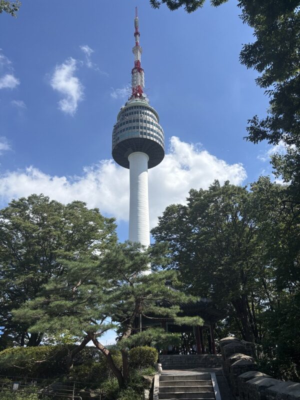 昼のNソウルタワー
